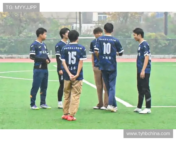 足球运动员的团队协作与场上沟通